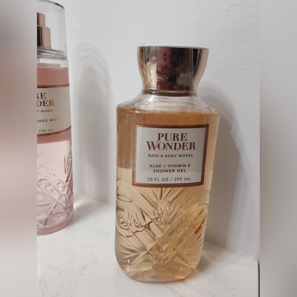Pure Wonder Bath & Body Works Set - Gold and Pink - Picture 3 of 5